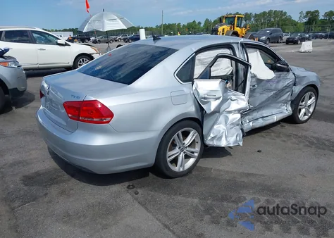 2015 Volkswagen Passat 2.0L Tdi Se z USA, uszkodzony, nr VIN 1VWBV7A36FC017093